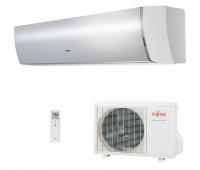 Инверторный кондиционер серебристого цвета Fujitsu ASYG12LTCA/AOYG12LTC