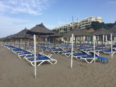 Шезлонг ALFA с подлокотниками, белый каркас, синяя ткань