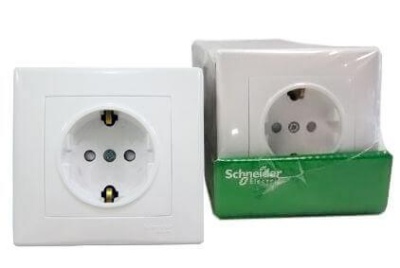 Розетка Schneider Electric Sedna с/з со шторками 16A 250V SDN3009121