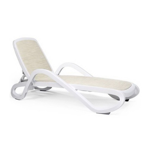 Шезлонг ALFA с подлокотниками, белый каркас, бежевая ткань